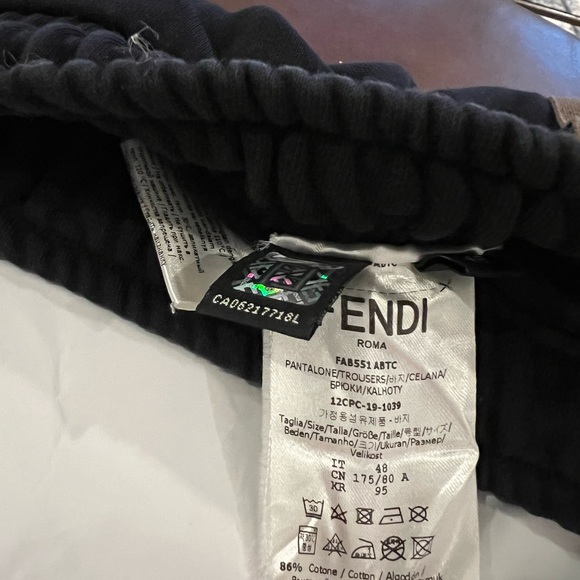 Men’s Fendi shorts Fendi size 48 Fits like a medium - Authntic - Picture 4 of 5